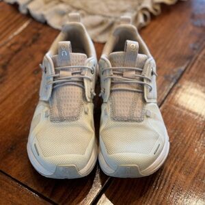 On cloud running shoes kids sky in Glacier/ice